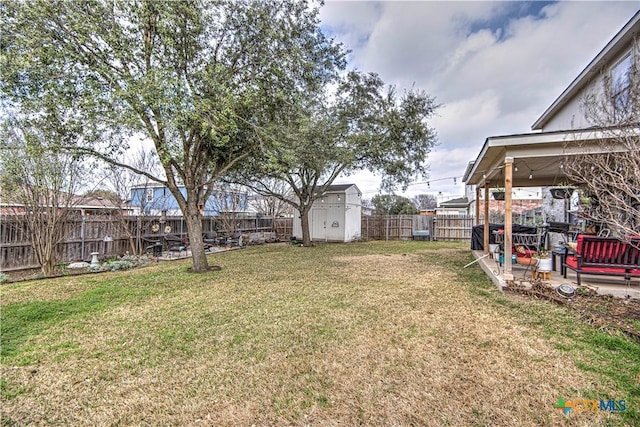 view of yard with a storage unit