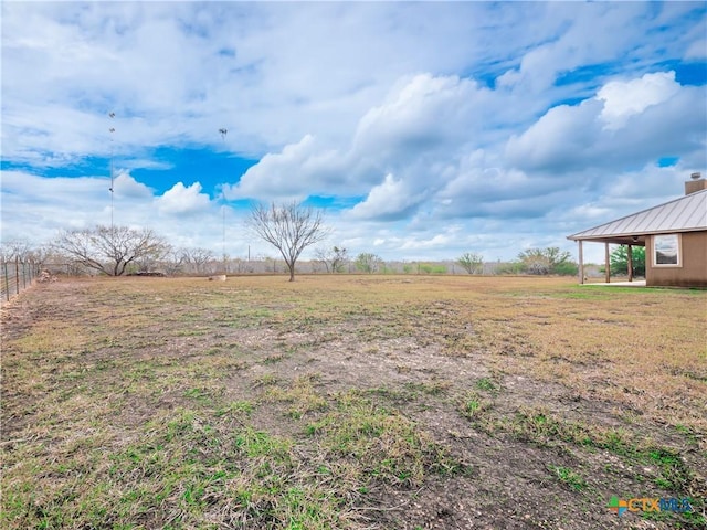 view of yard featuring a rural view