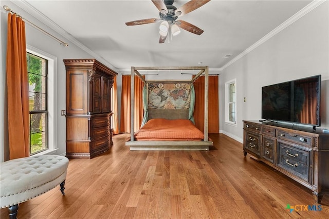 2717 Canyon Oaks Ct, Temple, TX 76502 - living room with light wood finished floors, crown molding, and ceiling fan