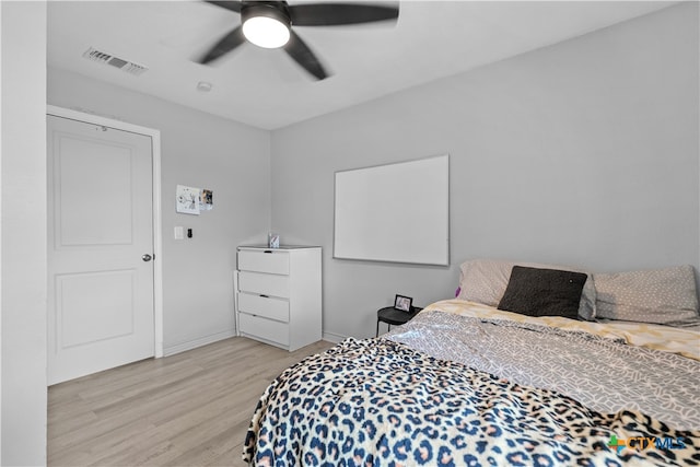 120 Mighty Oak Ln, Killeen, TX 76542 - bedroom with wood finished floors, baseboards, and a ceiling fan
