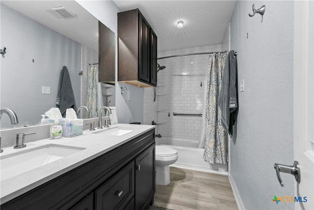 120 Mighty Oak Ln, Killeen, TX 76542 - full bathroom with double vanity, toilet, shower / bath combo, wood finished floors, and baseboards