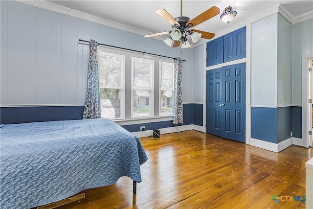 212 Whitfield St, Yoakum, TX 77995 - bedroom with ornamental molding, hardwood / wood-style flooring, baseboards, and a ceiling fan