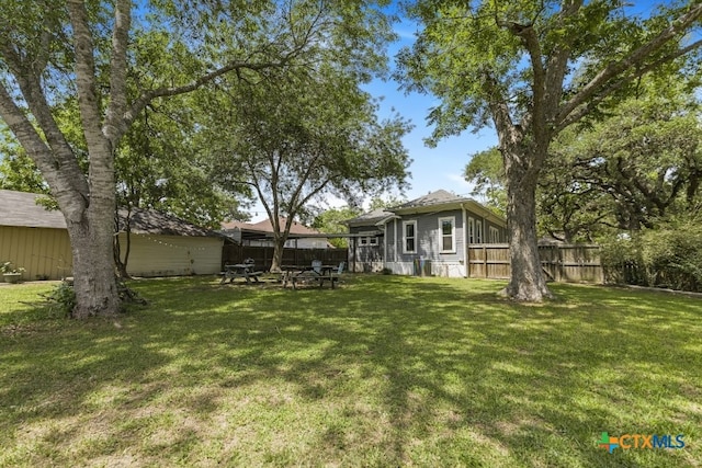 212 Whitfield St, Yoakum, TX 77995 - view of yard
