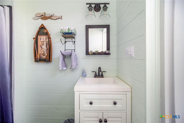 40 Sailfish Lndg, Port Lavaca, TX 77979 - bathroom with vanity