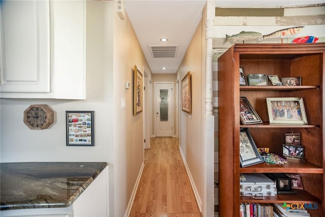 40 Sailfish Lndg, Port Lavaca, TX 77979 - hallway featuring light wood-style flooring, baseboards, and recessed lighting