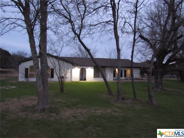 ranch-style house featuring a front lawn