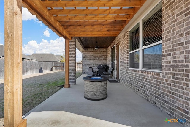 view of patio with an outdoor fire pit, a fenced backyard, ceiling fan, and a pergola