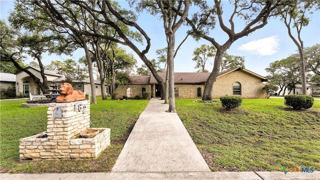 162 Lone Oak St, Seguin, TX 78155 - ranch-style home featuring a front lawn