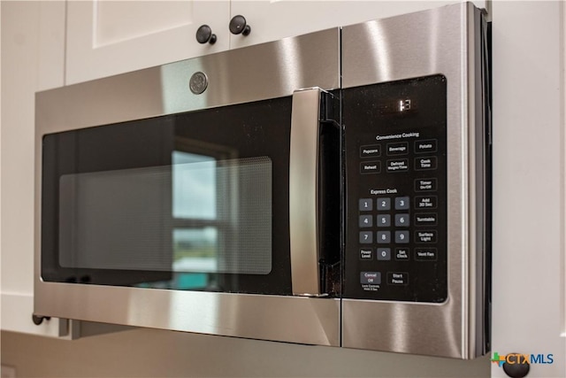 193 Powderhorn Ln, Port Lavaca, TX 77979 - kitchen view of stainless steel microwave