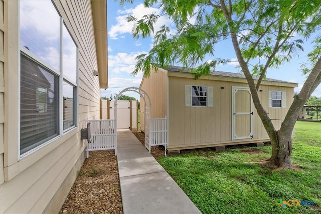 8606 Georgia Ave, Temple, TX 76502 - view of side of home with an outbuilding