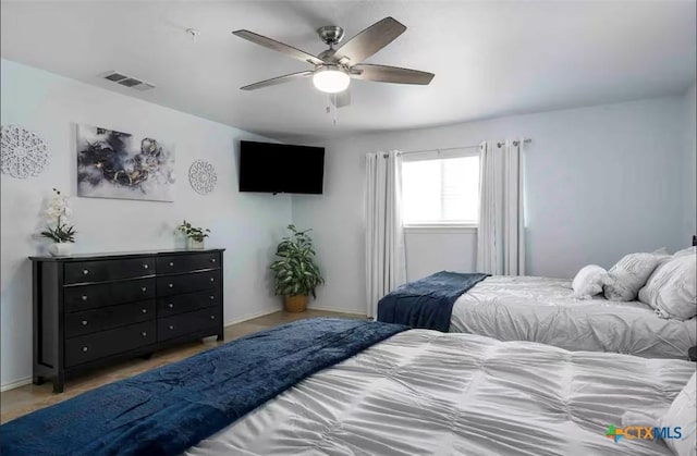 bedroom with ceiling fan