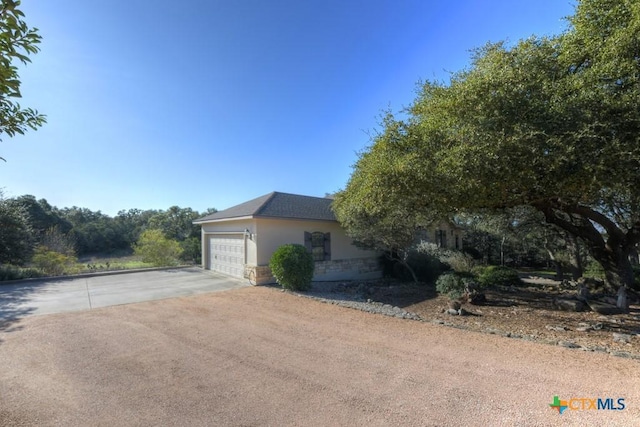 view of front facade featuring a garage