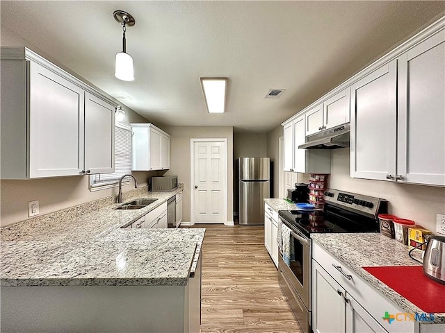 kitchen featuring visible vents, light wood-type flooring, under cabinet range hood, a sink, and stainless steel appliances
