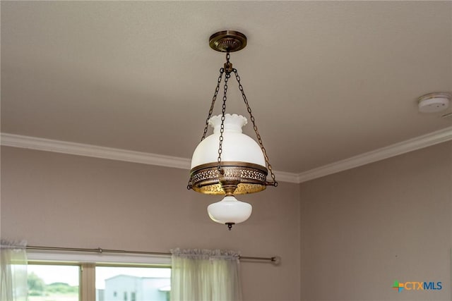 196 Garza Rd, Port Lavaca, TX 77979 - detailed view of ornamental molding and a smoke detector