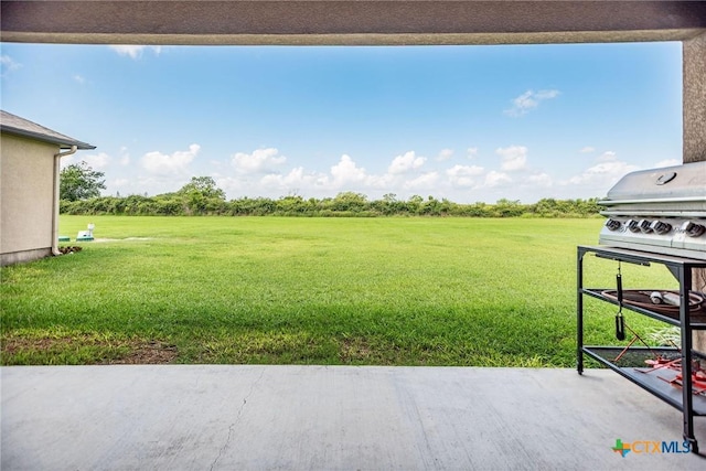 196 Garza Rd, Port Lavaca, TX 77979 - view of grassy yard featuring a patio area