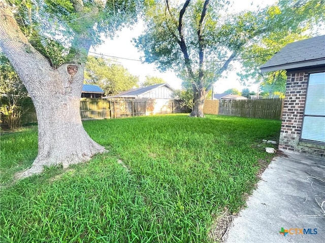 420 Londonderry Dr, Victoria, TX 77901 - view of yard