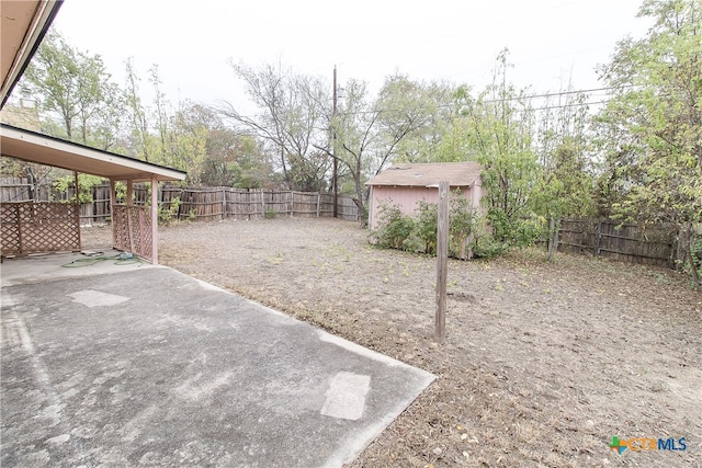 view of yard with a patio