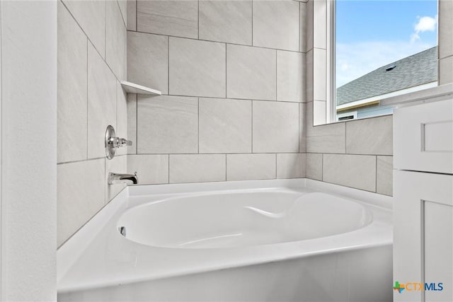 9820 Tarabon Dr, Killeen, TX 76542 - bathroom featuring a bath