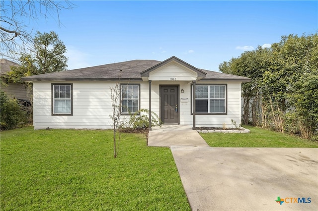 view of front of house with a front lawn