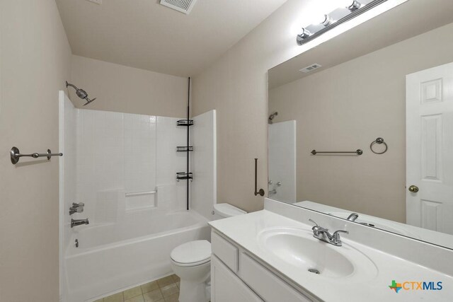 2121 Keystone Dr, New Braunfels, TX 78130 - full bath with toilet, vanity, and washtub / shower combination
