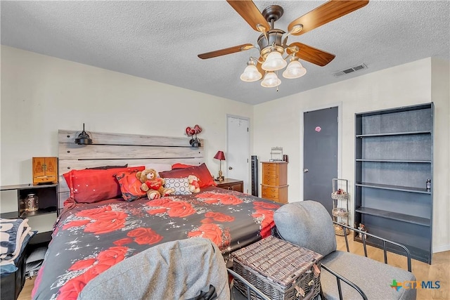 3602 Bacon Ranch Rd, Killeen, TX 76542 - bedroom featuring a textured ceiling and ceiling fan