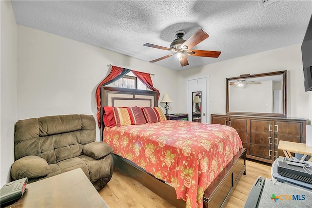 3602 Bacon Ranch Rd, Killeen, TX 76542 - bedroom with light wood-style floors, a textured ceiling, and a ceiling fan