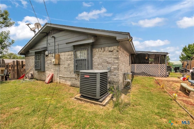 3602 Bacon Ranch Rd, Killeen, TX 76542 - back of house with cooling unit and a sunroom