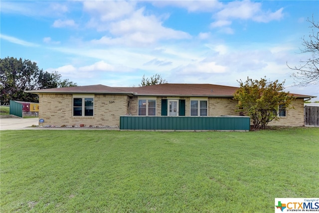 ranch-style house featuring a front lawn