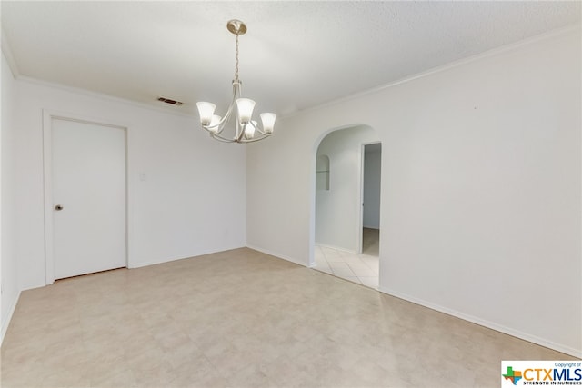 empty room featuring a textured ceiling, an inviting chandelier, and ornamental molding