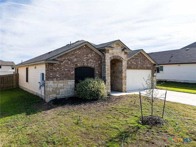 view of front of house featuring a front yard and a garage