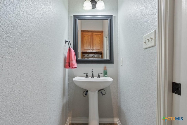 1332 Walker Cir, Salado, TX 76571 - bathroom with a textured wall