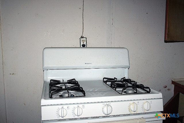 room details with white gas range oven