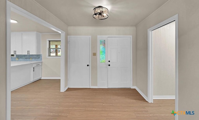 309 E Xavier Ave, Temple, TX 76501 - entryway featuring light wood finished floors and ornamental molding