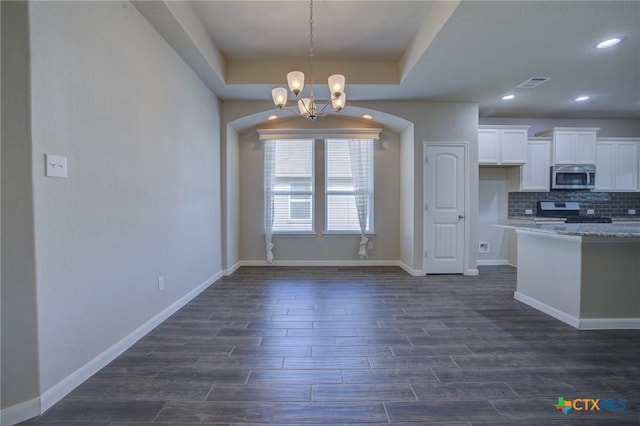 kitchen featuring tasteful backsplash, visible vents, dark wood-type flooring, appliances with stainless steel finishes, and white cabinetry