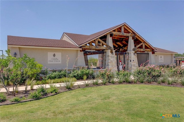 view of front of property with stucco siding and a front yard