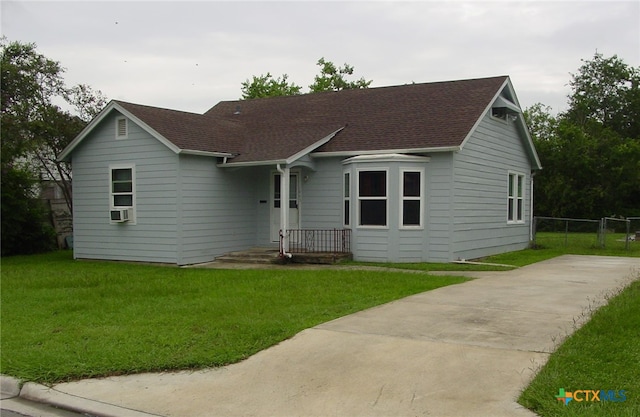 single story home featuring a front lawn