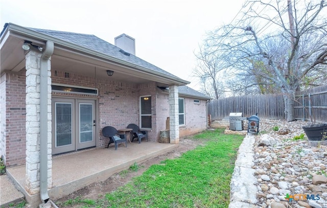 view of yard with a patio area