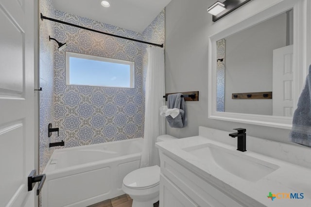 315 Hilltop Rdg, New Braunfels, TX 78132 - bathroom with toilet, shower / bath combo with shower curtain, and vanity