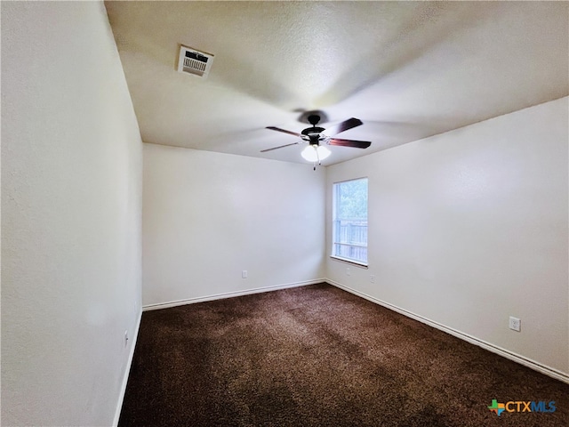 carpeted spare room featuring ceiling fan and a textured ceiling