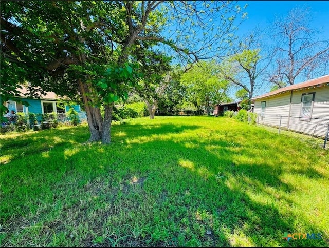 Listing photo 2 for 1420 N Guadalupe St, Seguin TX 78155