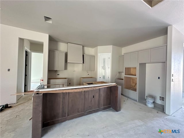 kitchen featuring gray cabinetry