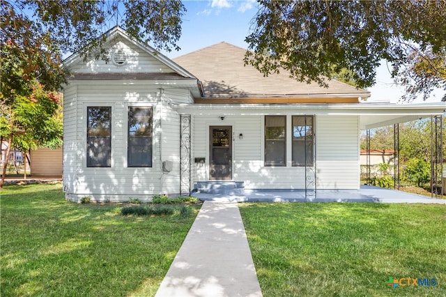 view of front of house featuring a front yard