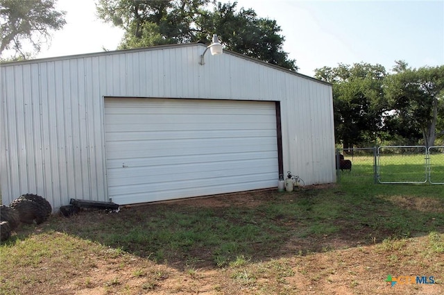 854 Pettytown Rd, Red Rock, TX 78662 - detached garage featuring fence