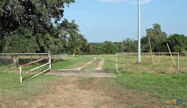 view of yard featuring a rural view