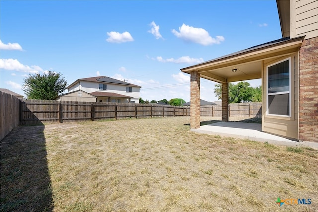 view of yard featuring a patio