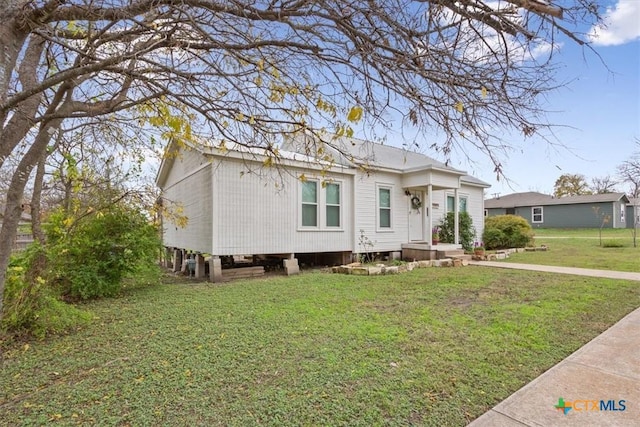 view of front of house with a front yard