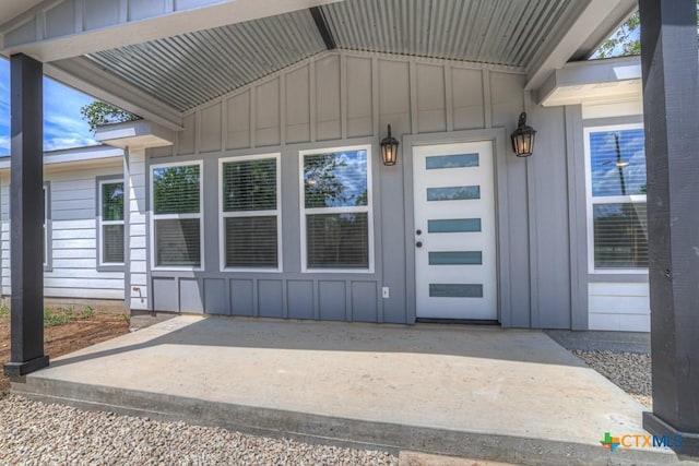 5073 Cedarside, San Marcos, TX 78666 - property entrance with board and batten siding