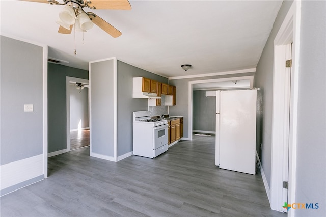 kitchen featuring light hardwood / wood-style flooring, ceiling fan, white appliances, and sink