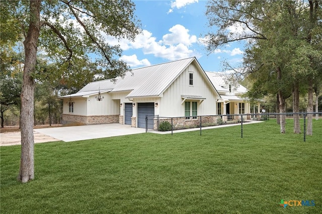 view of front facade featuring a garage and a front lawn