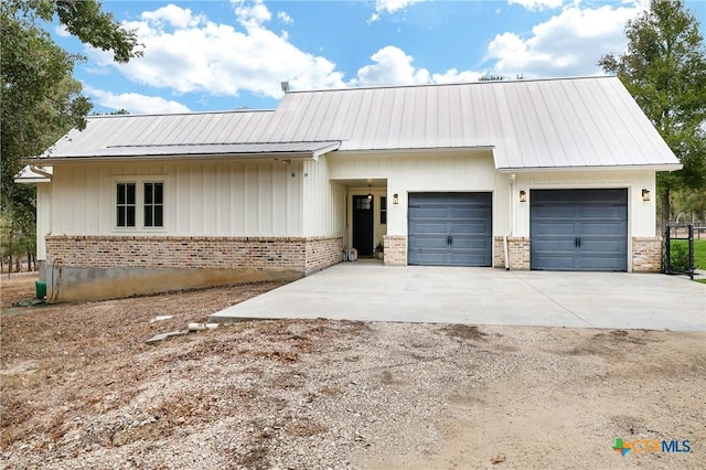 view of front of house with a garage